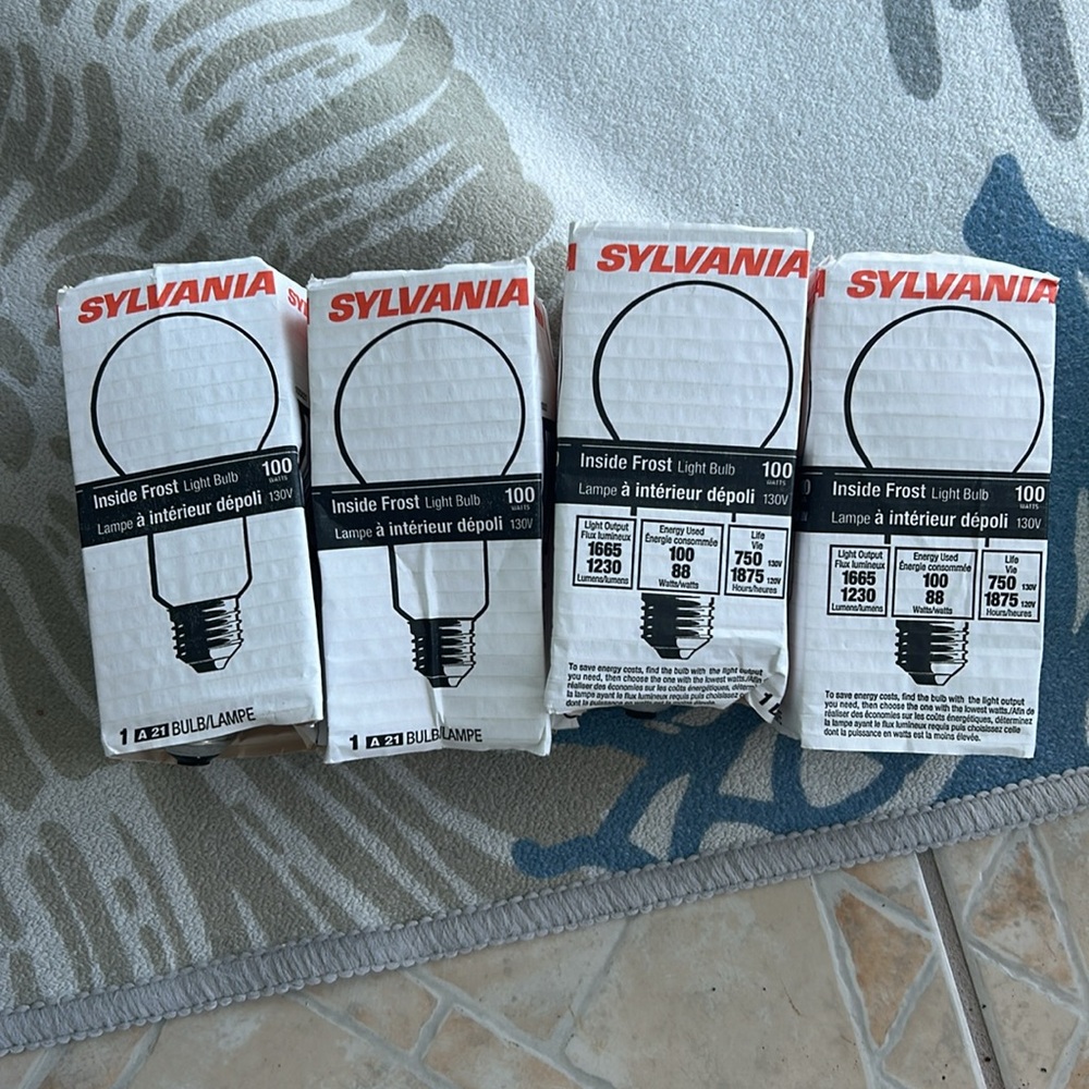 4 x  100 W Soft White Light Bulb Sylvania  115-125v LOT 4 NEW
